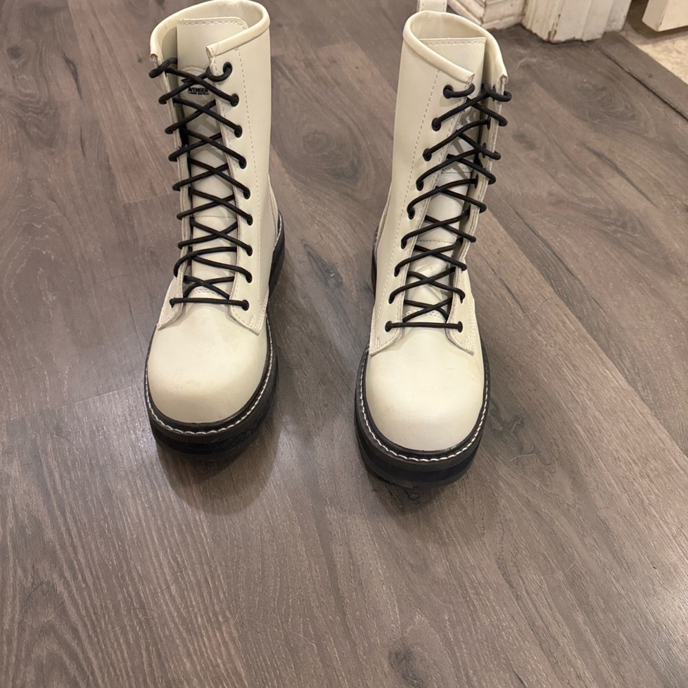 Avenger Women's White Combat Boots